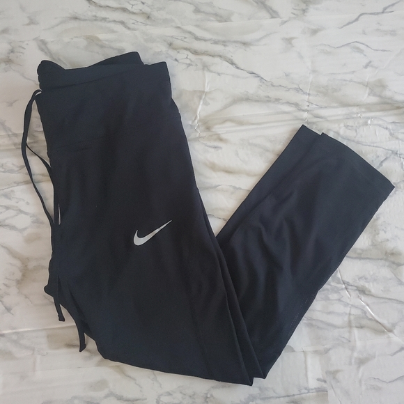 Nike Classic Black Crop DRI-Fit Legging S - Picture 2 of 9